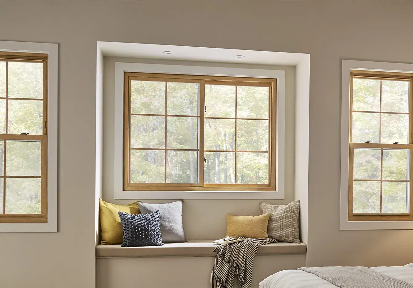 sim_interior_5500_bedroom_2_lite_sliding_window_5050_module_carousel_1_p1112-1