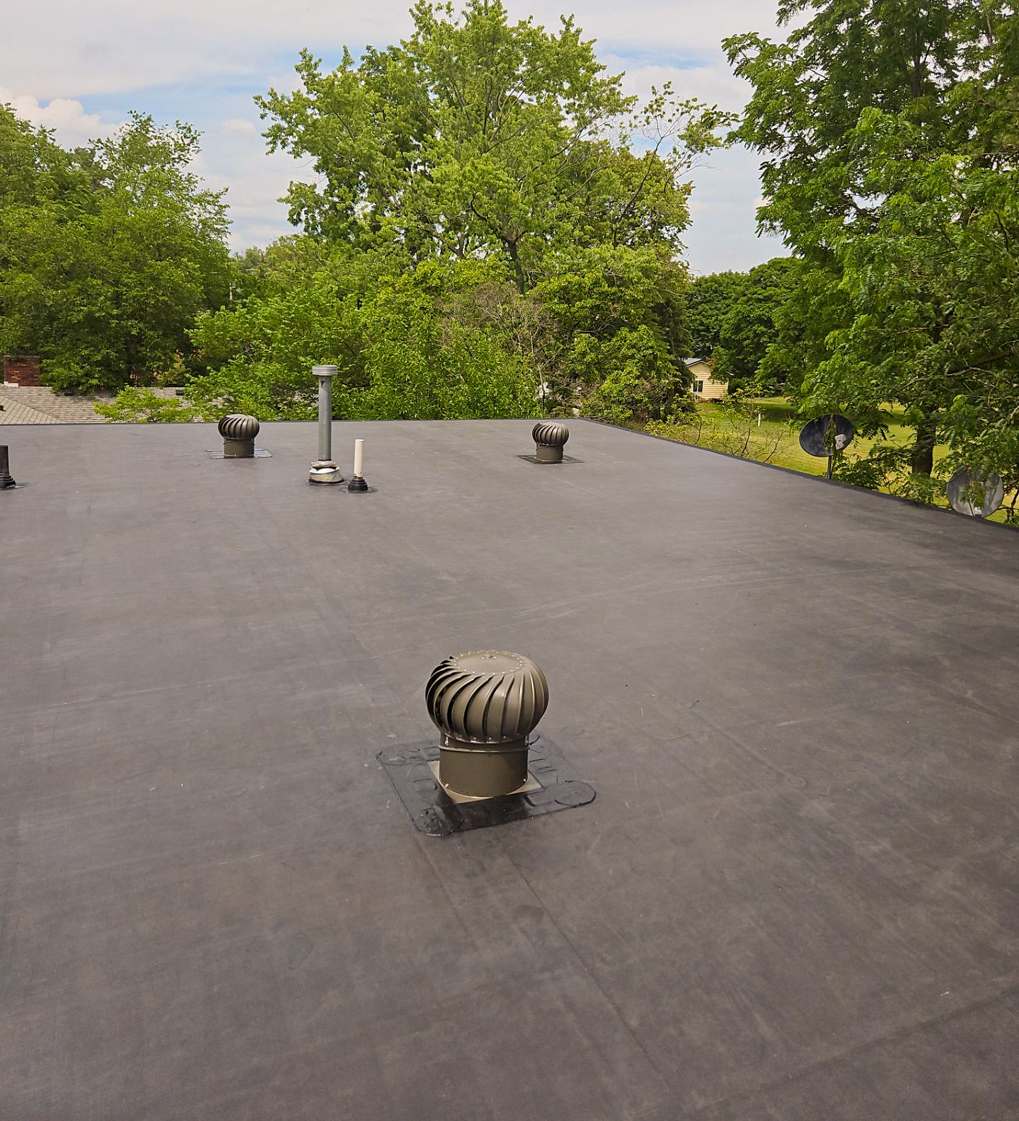 Flat roof 8 - Integrity Home Exteriors - Roof - Siding - Windows - Gutters - Doors - Lawn Care