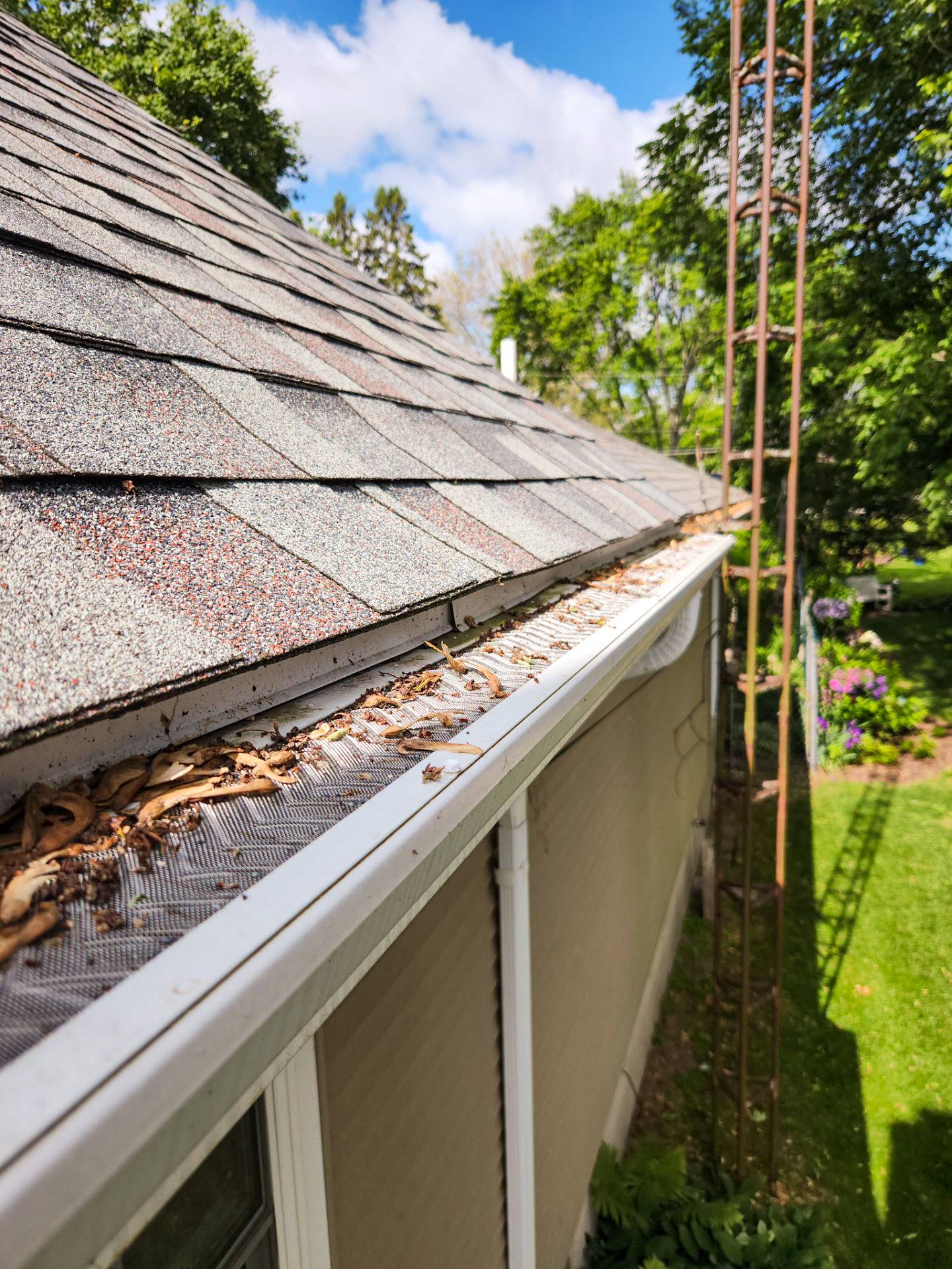 Gutter Guard 4 - Integrity Home Exteriors - Roof - Siding - Windows - Gutters - Doors - Lawn Care