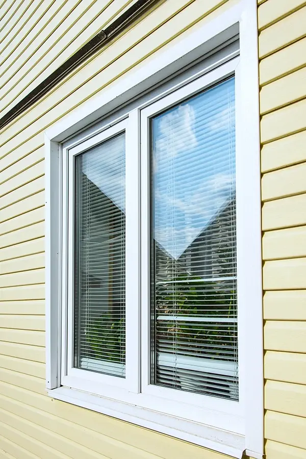 shutterstock_160069730 - sliding windows - IHE - web