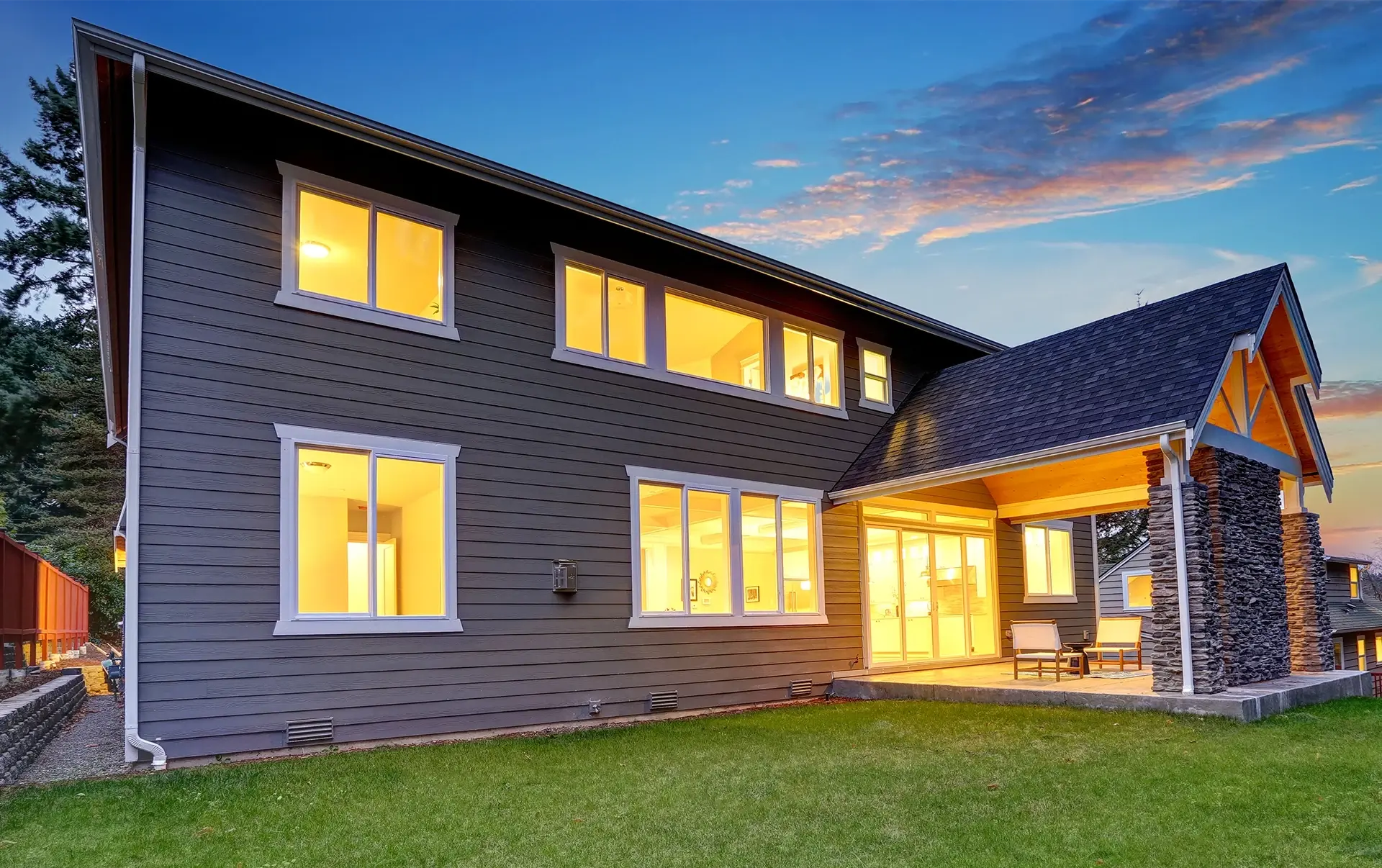 shutterstock_564058504 - window - siding - IHE - web