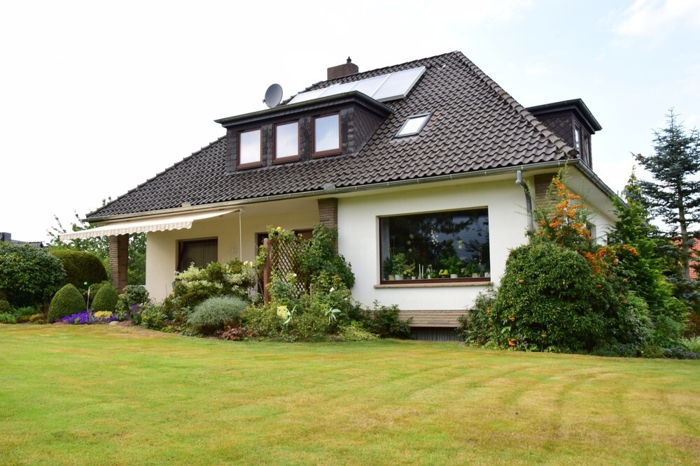 Homeowner's Guide to Traditional and Modern Roof Styles