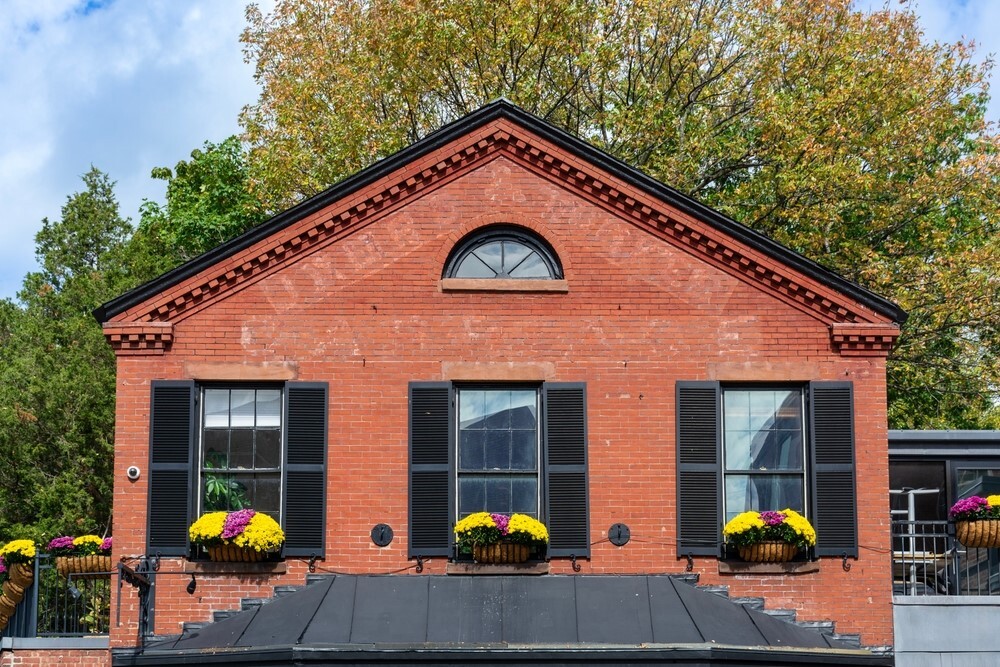 Homeowner's Guide to Traditional and Modern Roof Styles